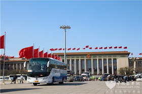 金龍龍威II代服務(wù)2018年兩會(huì)